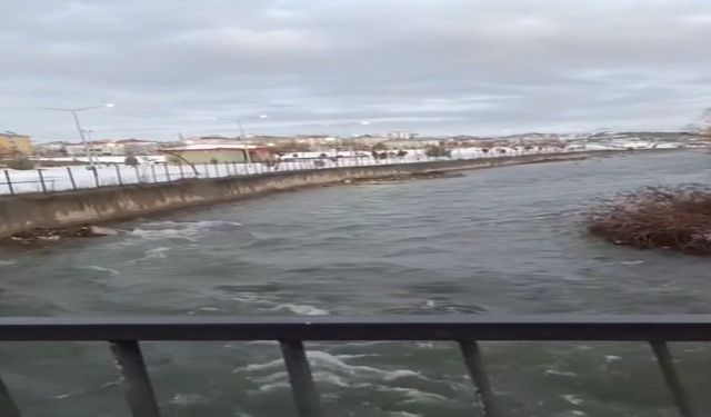 Elazığ'da Kar Suları Eridi, Dereler Coştu