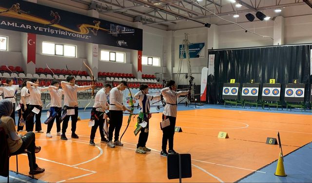 Elazığ Gençlik Spor Kulübü U15 Okçuluk Ligi’nde Bölge Şampiyonu Oldu