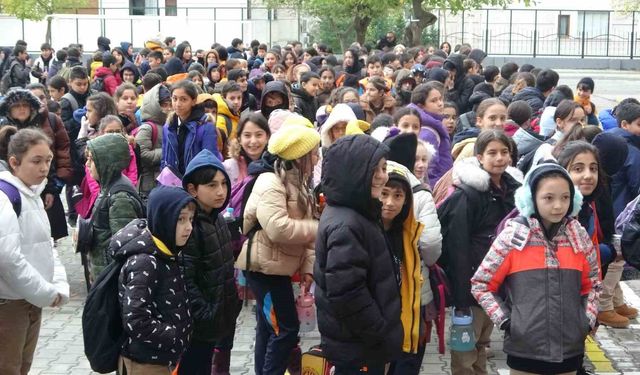 Ders Zili Yeniden Çaldı: Türkiye Genelinde Milyonlarca Öğrenci Dersbaşı Yaptı