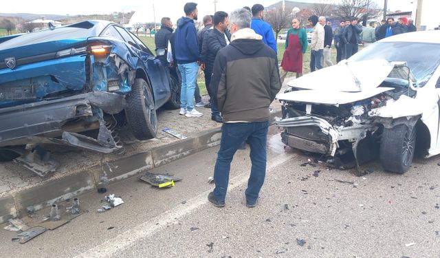 Elazığ'da Trafik Kazası: 2 Yaralı