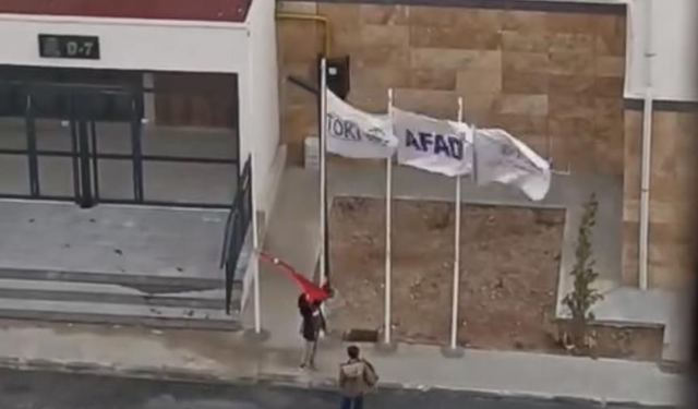 Elazığ'da İki Küçük Kalpten Türk Bayrağına Büyük Vefa