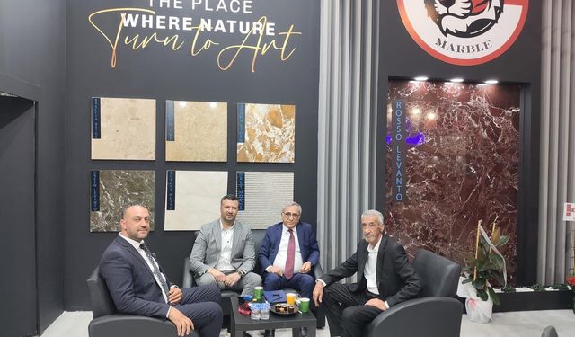 Elazığ OSB Başkanı Öztürk, İzmir Mermer Fuarı’nda Firmaları Ziyaret Etti