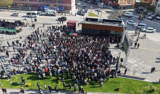 Elazığspor Sevdası Meydanlara Taştı: Taraftarlar Maçı Dev Ekrandan Takip Etti