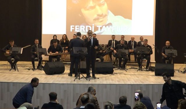 Elazığ’da “Efsaneler Ölmez, Sahnede Yaşar” Konseri Düzenlendi