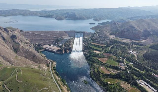Keban Barajı'nda 7 Yıl Sonra İlk Kez Tüm Kapaklar Açıldı