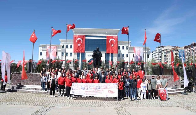 Elazığ'da 19 Mayıs Kutlamaları Çelenk Sunma İle Başladı