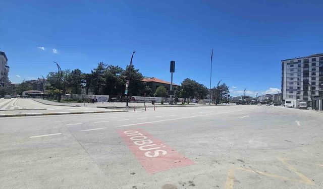 Elazığ'da cadde ve sokaklar boş kaldı