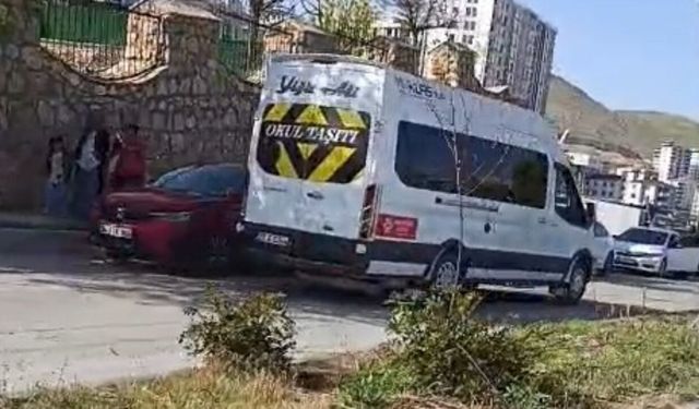 Öğrenci Servisinin Metrelerce Ters Yönde İlerlediği Anlar Kamerada