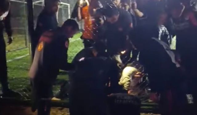 Halısahada Maç Yaparken Tel Koluna Girdi: İtfaiye Ekipleri Kurtardı