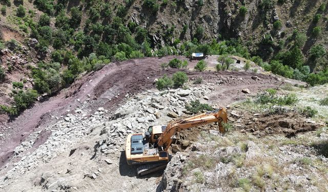 Heyelan ve Kaya Düşmesi Riskine Karşı Yoğun Mesai