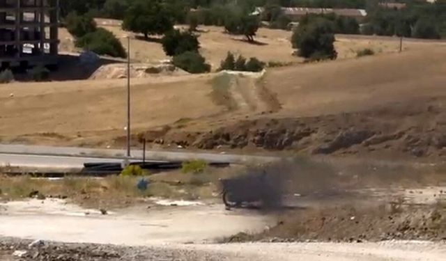 Elazığ'da Boş Alandaki Motosiklet Alev Alev Yandı