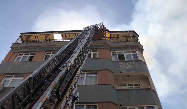 Elazığ'da Çatı Yangını Korkuttu
