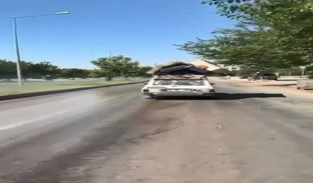 Aracının Tavanına Malzeme Bağlayan Sürücü, Trafiği Tehlikeye Attı