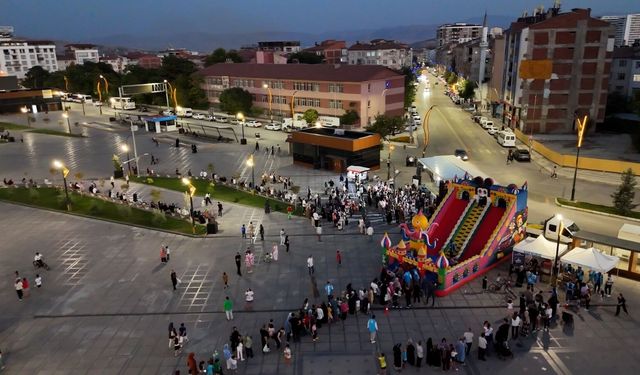 Cumhuriyet Meydanı’nda Rengarenk Coşku