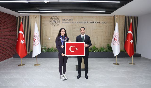 Avrupa Üçüncüsü Gizem Özer, Elazığ’da Gururla Karşılandı