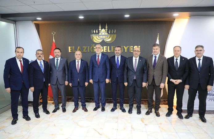 Elazığ Belediyesi’ni Ziyaret Eden Bakan Işıkhan, Başkan Şerifoğulları ile Bir Araya Geldi