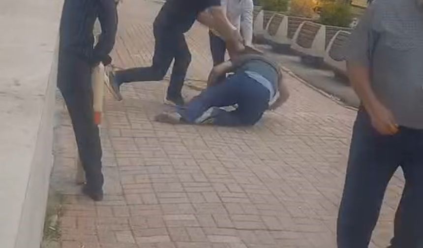 Elazığ’da Adliye Önünde Gruplar Birbirine Girdi