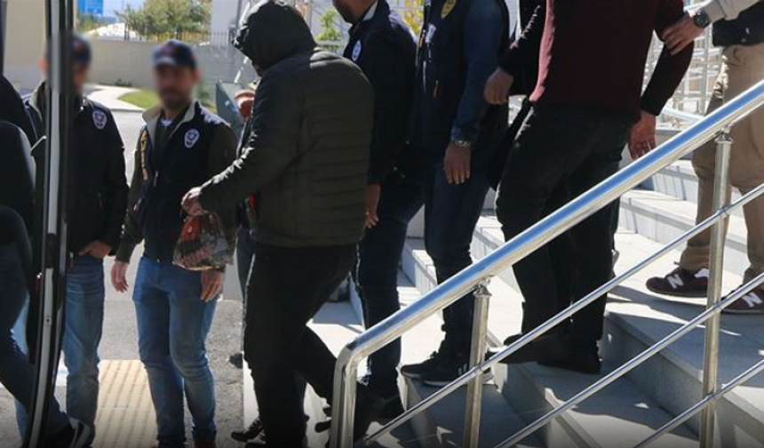 Elazığ Merkezli 3 İlde Göçmen Kaçakçılığına Darbe: 18 Gözaltı, 215 Göçmen Sınır Dışı Edildi