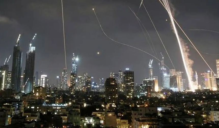 İsrail ve İran Arasında Füze Gerilimi: Tel Aviv Hedef Alındı