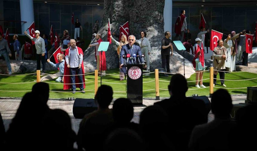 Bakan Ersoy: "Türk Milletinin İradesini Yok Sayanların Kaybetmeye Mahkum Olduklarını O Gece Yeniden Gösterdik"