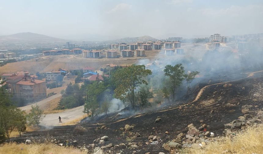 Esentepe Mahallesi'nde Yangın: Söndürme Çalışmaları Başladı