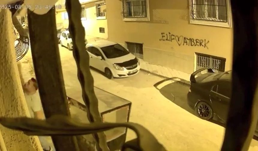 Hırsızlık Yapmaya Kalıştı, Alarmın Çalmasıyla Böyle Kaçtı