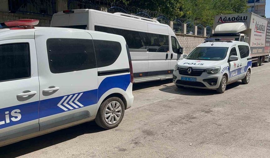 Silahını Temizlerken Kendini Vurdu