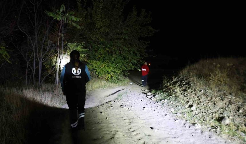 Elazığ’da Kayıp Otizmli Çocuğu Arama Çalışmaları 72. Saatte de Gece Boyunca Sürüyor