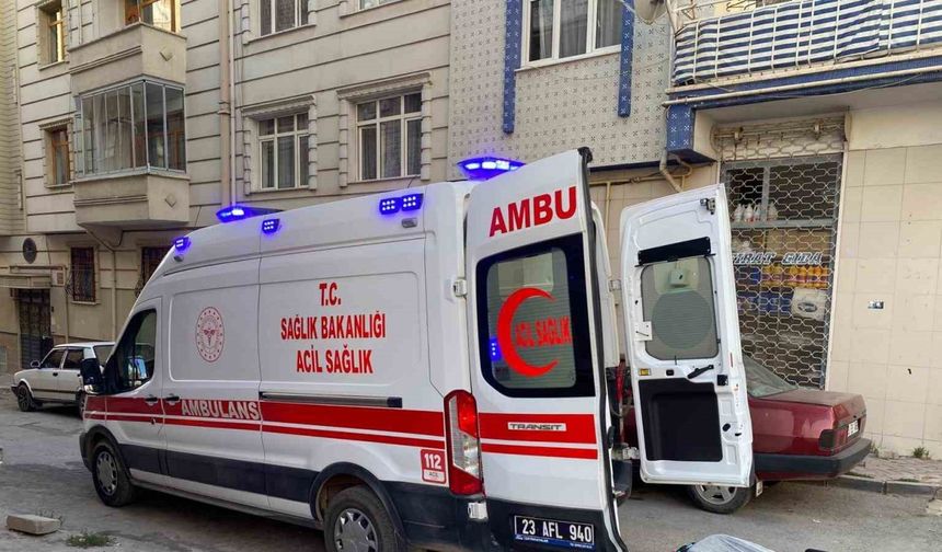 Elazığ’da Kendi Boğazını Kesen Kadın Ağır Yaralandı