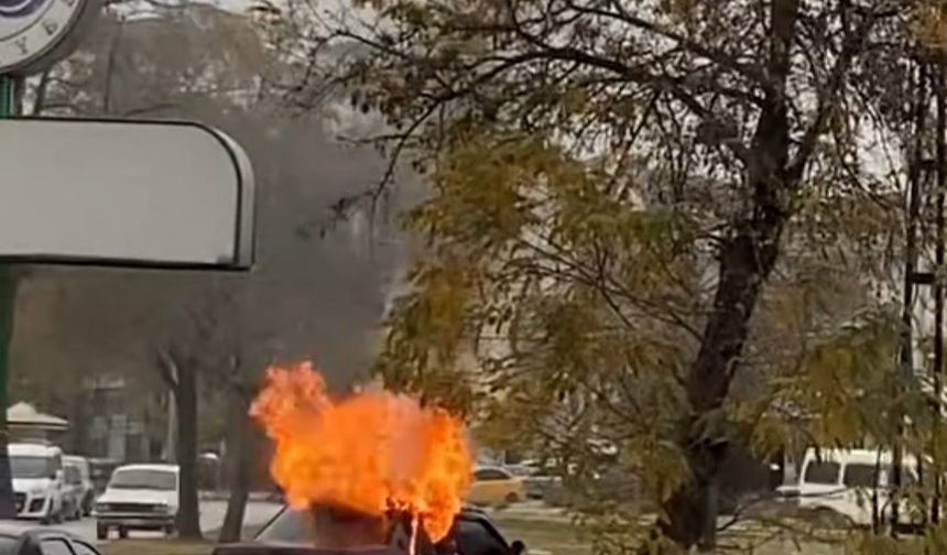 Elazığ’da seyir halindeyken yanan otomobil kullanılamaz hale geldi