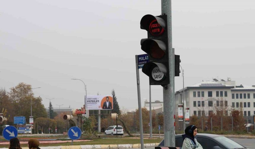 Türkiye’de İlk Uygulama: Trafik Sinyalizasyonlarında "Şiddete Hayır" ve "Kadına Saygı" Mesajı