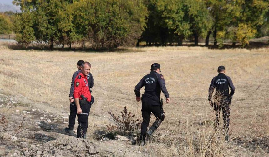 Vali Hatipoğlu Kaybolan Çocuğun Arandığı Alanda İncelemelerde Bulundu