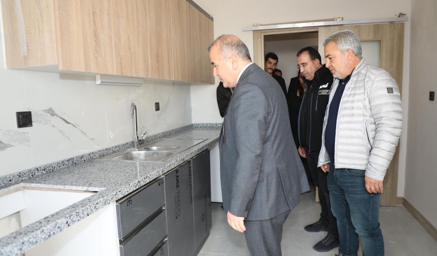 Vali Hatipoğlu, Zafran 3. Etap TOKİ Şantiyesinde İncelemelerde Bulundu