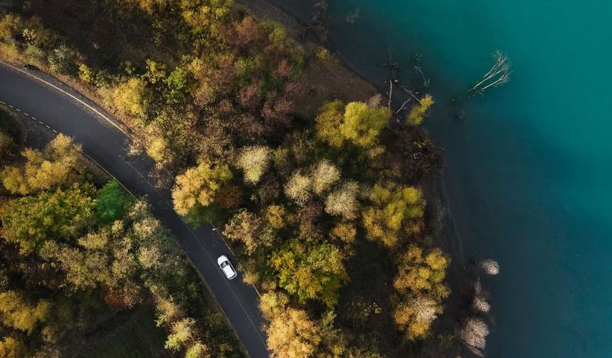 Hazar Gölü Güney Sahil Yolu Sonbaharın Renkleriyle Canlandı