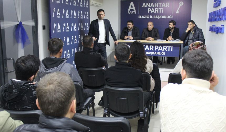 Anahtar Parti Elazığ Merkez İlçede Mahalle Başkanlarına Mazbatalar Teslim Edildi
