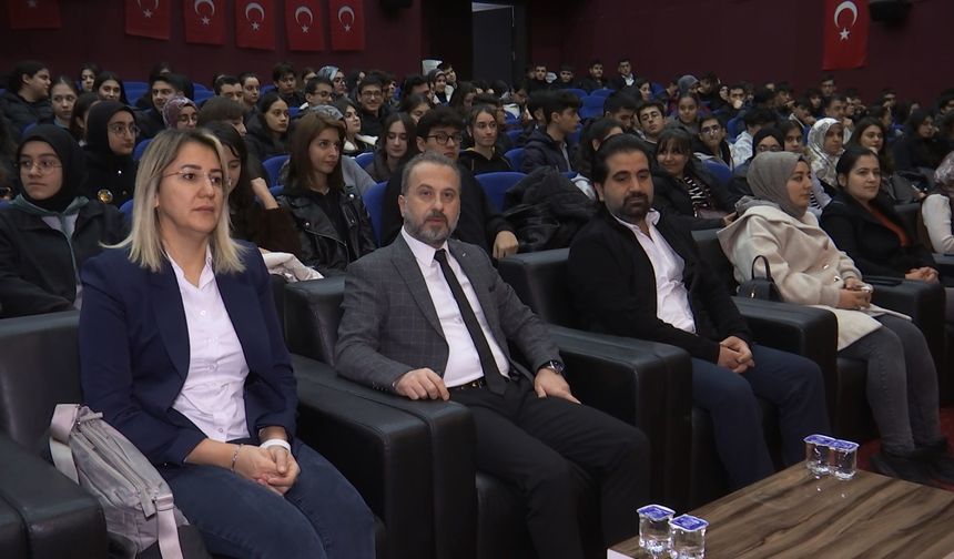 İl Milli Eğitim Öğrencilerde Yapay Zekâ Farkındalığını Artırıyor