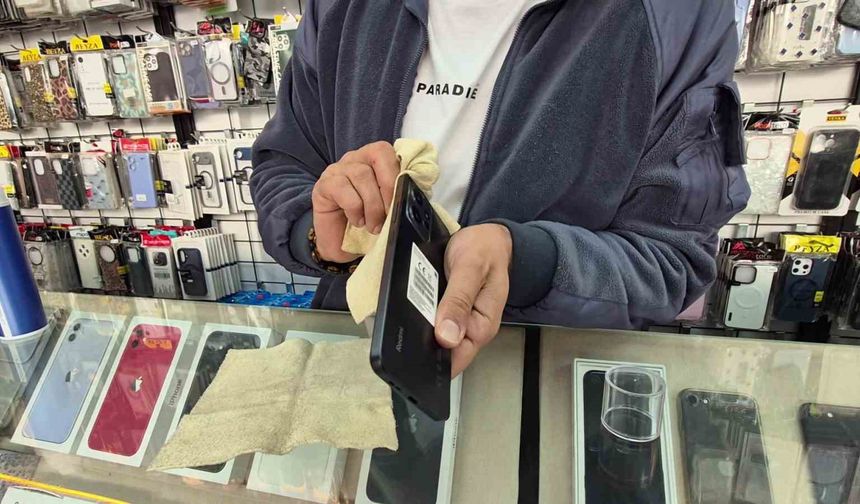 Bulaşıcı Hastalıklardan Korunmanın Yeni Kuralı: Telefonunu Temiz Tut