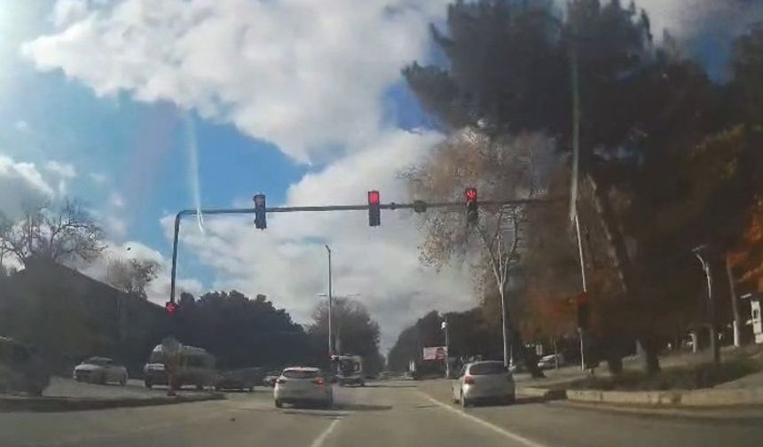 Elazığ’da Hatalı Şerit Değiştirme Kazaya Neden Oldu