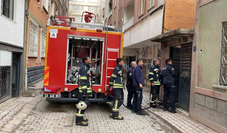 Elazığ’da Metruk Binada Yangın