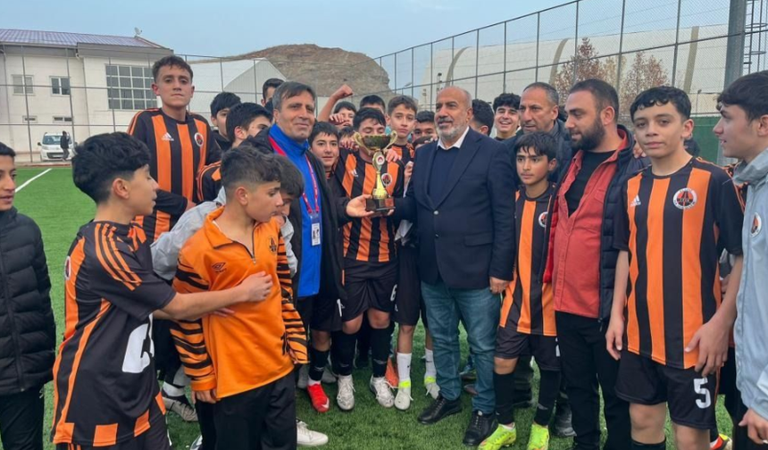 U14 Ligi Şampiyonu Elazığ Yolspor