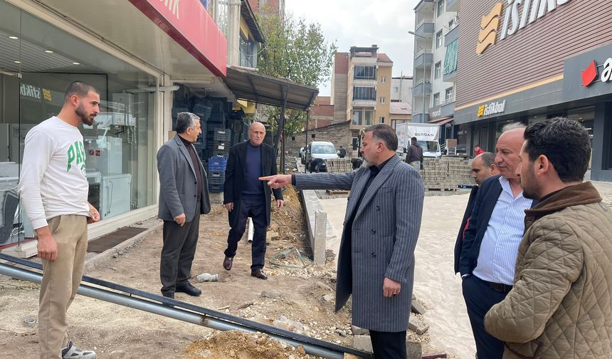 Kovancılar’da Kilit Parke Yol Çalışmaları Hız Kesmeden Sürüyor