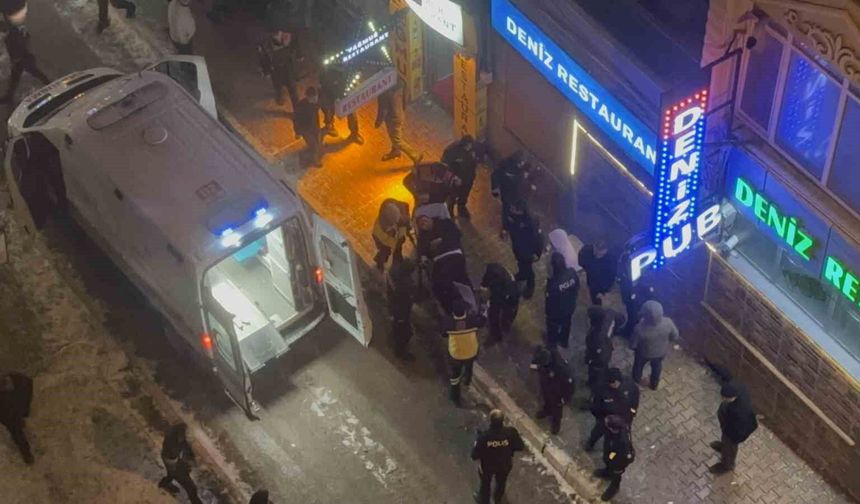 Elazığ'da Eğlence Mekanında Bıçaklı Ve Sopalı Kavga: 4 Yaralı