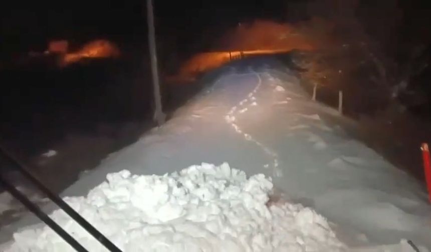 Elazığ'da Kapanan 67 Köy Yolunu Açma Çalışmaları Sürüyor