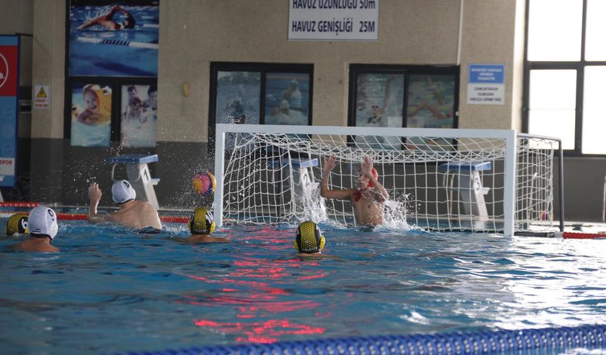 Elazığ’da Suda Nefes Kesen Mücadele; U16 Erkekler Sutopu Türkiye Şampiyonası