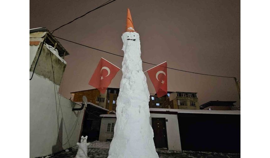 Elazığ'da Dev Kardan Adam Görenleri Hayrete Düşürdü