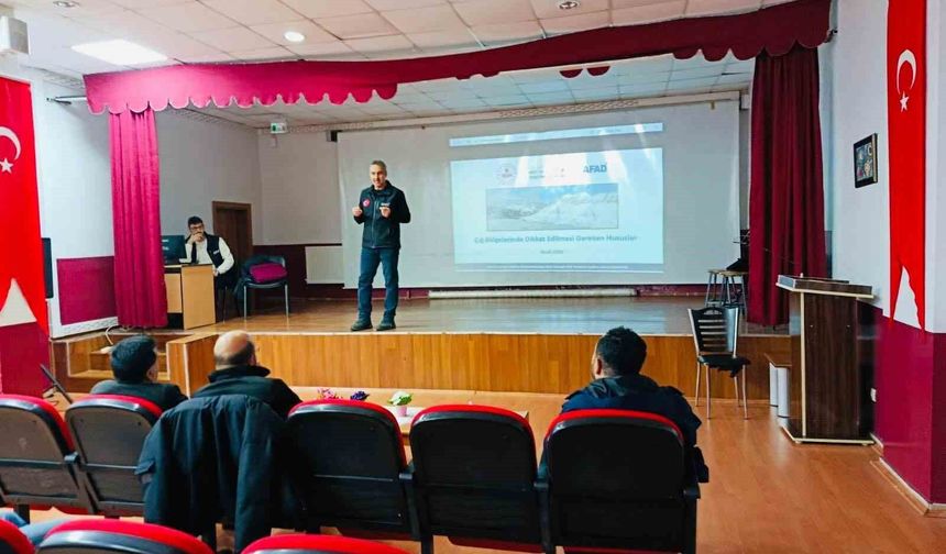 Elazığ'da Muhtarlara Çığla Mücadele ve Farkındalık Eğitimi Verildi