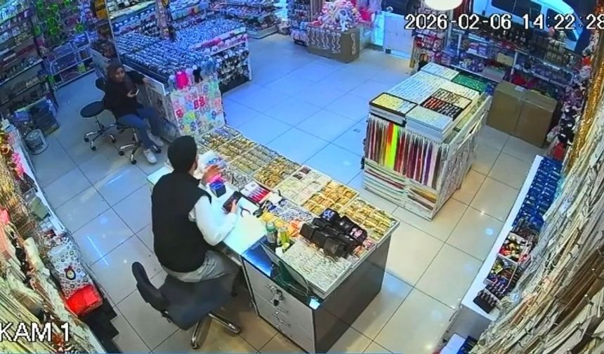 Erzincan'daki Deprem Elazığ'da da Hissedildi: O Anlar Kamerada