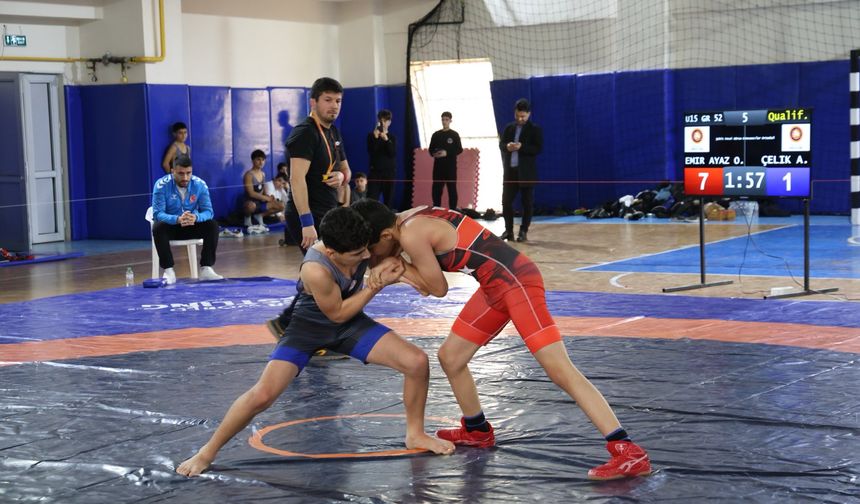 Geleceğin Şampiyonları Minderde, Havuzda ve Kortta Buluştu