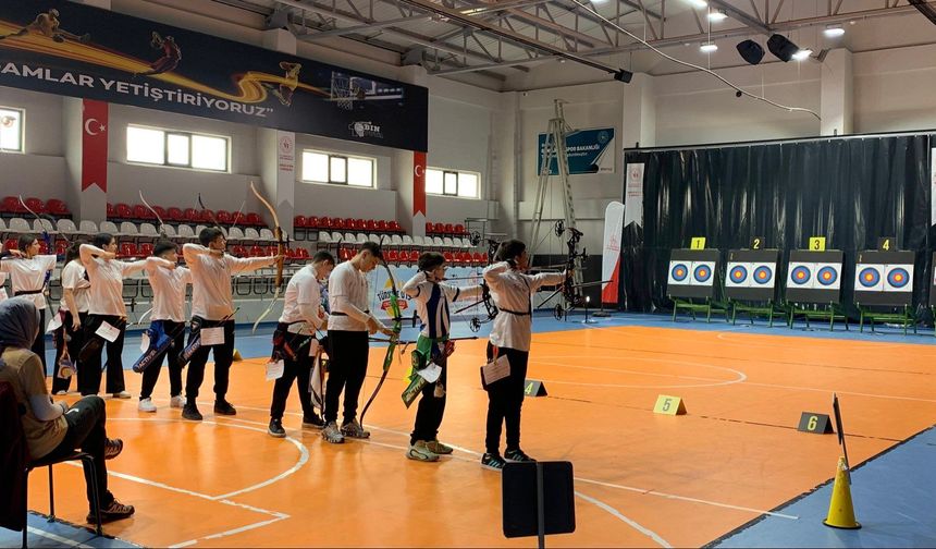 Elazığ Gençlik Spor Kulübü U15 Okçuluk Ligi’nde Bölge Şampiyonu Oldu
