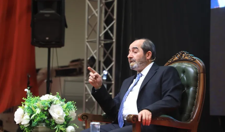 Elazığ Belediyesi Ramazan Ayı Etkinliklerine Konuk Olan Ömer Demirbağ’a Yoğun İlgi